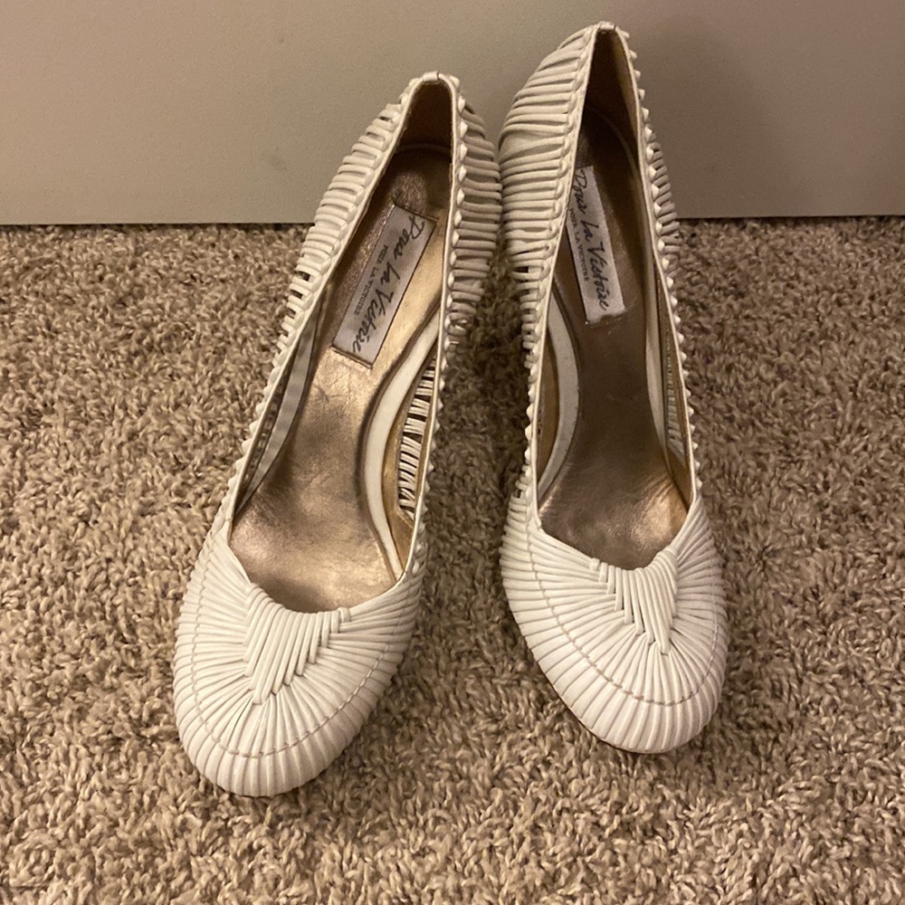 Pour La Victoire white leather heels Size 9.5